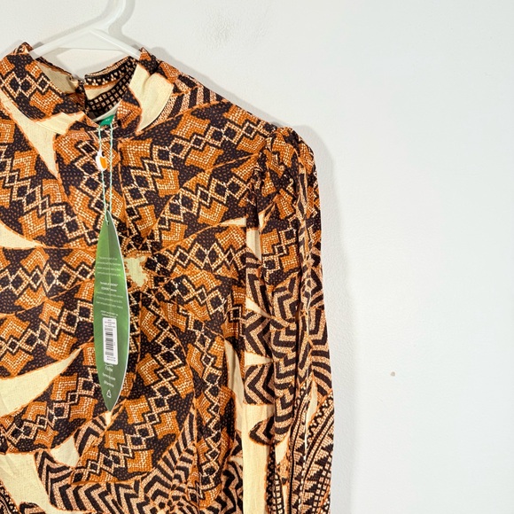 NWT Farm Rio Yawanawa Banana Long Sleeve Keyhole Back Blouse Sand XS New - Picture 9 of 15